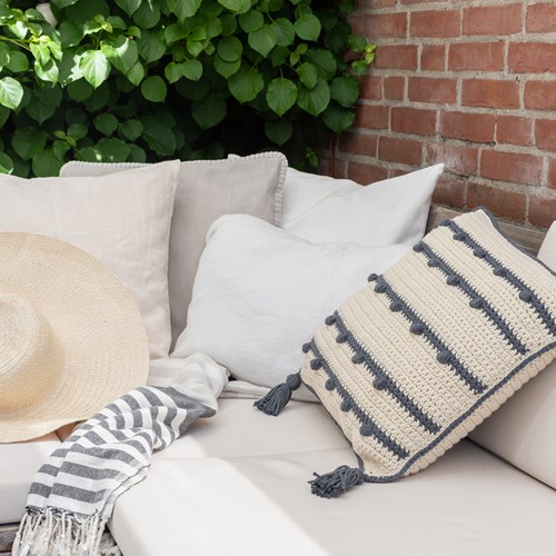 Yarn and Colors Connect the Dots Cushion Haakpakket 003 Ecru-2