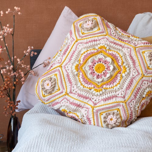 Yarn and Colors CAL Island Stroll Pillow - 047 Sunlight Garenpakket-3