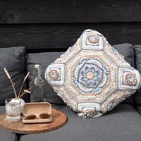 Yarn and Colors CAL Island Stroll Pillow - 061 Sea Garenpakket-3