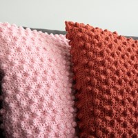 Yarn and Colors Bobbles Comfy Cushion Haakpakket 023 Brick-2