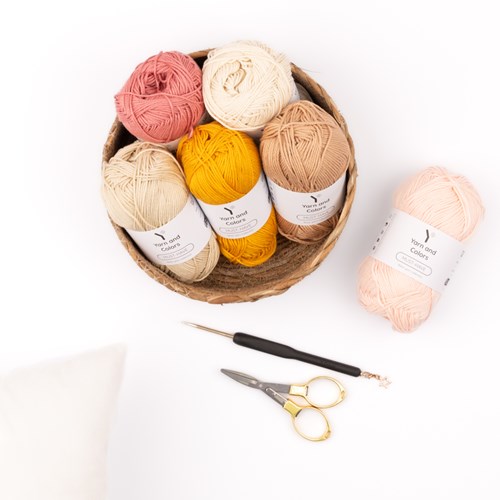 Yarn and Colors CAL Island Stroll Pillow - 047 Sunlight Garenpakket-2