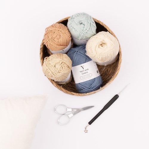 Yarn and Colors CAL Island Stroll Pillow - 061 Sea Garenpakket-2