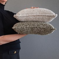 Yarn and Colors Be Gentle Cushion 091 Khaki Haakpakket-3