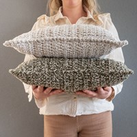 Yarn and Colors Be Gentle Cushion 091 Khaki Haakpakket-2