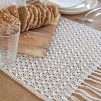 Haakpatroon Yarn and Colors Be Gentle Table Runner-3