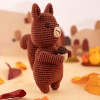 Eekhoorn Evita - Yarn and Gingertea Garen- en Haakpakket | Wolplein.nl