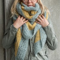 Yarn and Colors Elegant Diamond Bobble Shawl Haakpakket-3