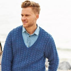 Breipatroon Stylecraft Life Aran No. F052 Heren trui met v-hals