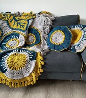 Floral Blooms Cushion 4 Garenpakket - The Queen of Loops-3