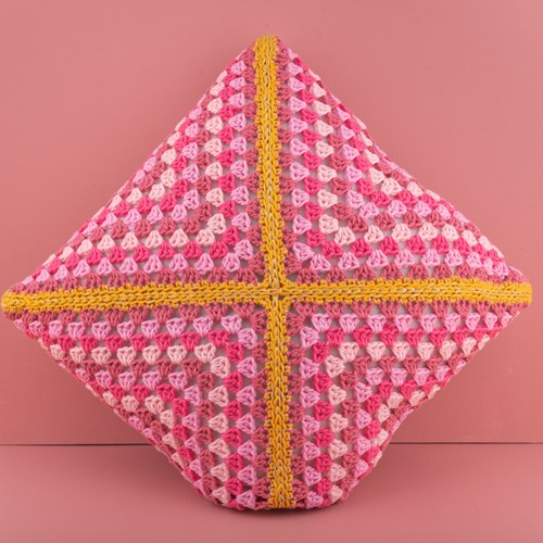 Granny’s Shiny Cushion Haakpakket 035 Girly Pink-2