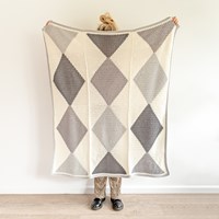 Yarn and Colors Harlequin Blanket Haakpakket 096 Shark Grey-3