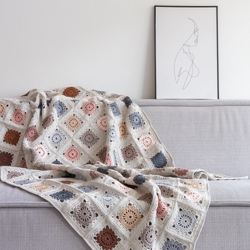 Yarn and Colors Hip To Be Square Blanket Haakpakket 101 Rosé-3