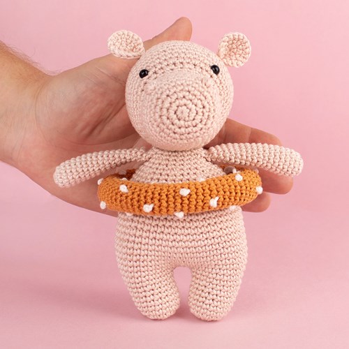 Amigurumi Festival Safari: Nijlpaardje Hayley Haakpakket - Inclusief Digitaal Patroon