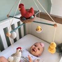 Haakpatroon Kip en Ei Babymobiel-3