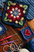 Indigo & Crimson Dreams Blanket Garen- & Haakpakket-3