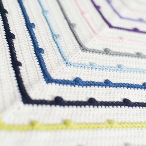 Haakpatroon Lots of Dots Omslagdoek-2