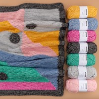 Yarn and Colors Mosaic Window Blanket Haakpakket 100 Black-2