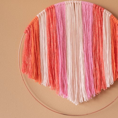 Yarn and Colors Rainbow in a Hoop Wall Hanging 046 Pastel Pink Macramé Pakket-3