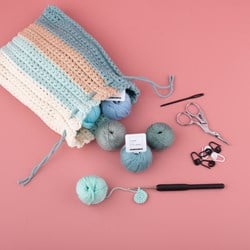 Yarn and Colors Ruffle Pouch Haakpakket 072 Glass