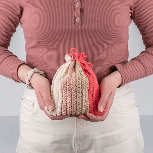 Yarn and Colors Ruffle Pouch Haakpakket 072 Glass-3
