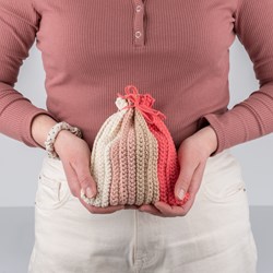 Yarn and Colors Ruffle Pouch Haakpakket 041 Coral