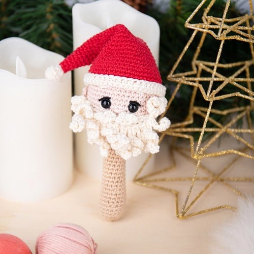 Haakchateau: Feestdagen Babyrammelaars Kerstman Haakpakket - Inclusief Digitaal Haakpatroon-2