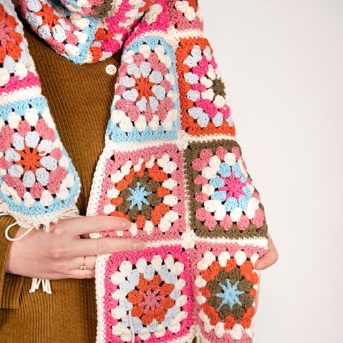 Kleurrijke Lente sjaal - Finishing Stitches Garen- en Haakpakket