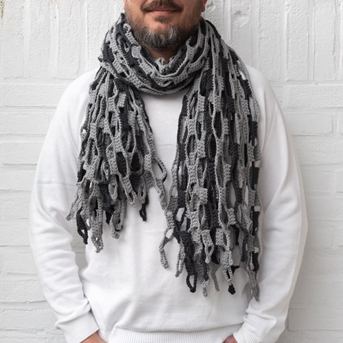 Yarn and Colors Slouchy Stripes Shawl Haakpakket 096 Shark Grey-3