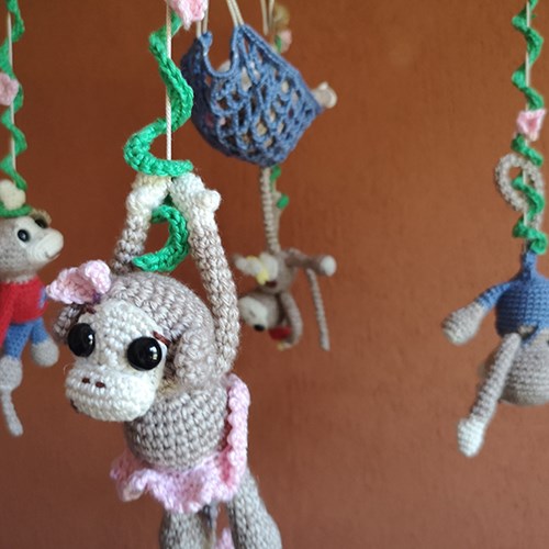 Haakpatroon Monkey Madness Babymobiel-2
