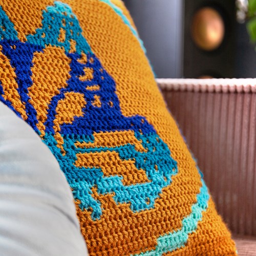 Bountiful Butterfly Pillow Blue/Gold Haakpakket - Inclusief Digitaal Patroon-2